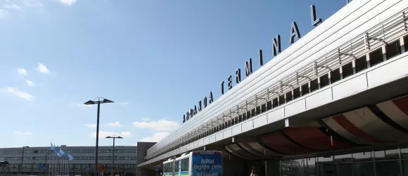 Hur tidigt ska man vara på Arlanda flygplats egentligen?