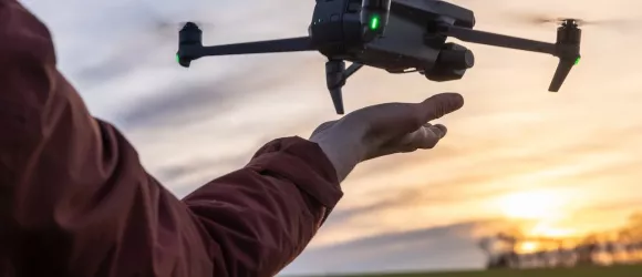 Dron w samolocie – zasady przewozu i baterie Li-Po