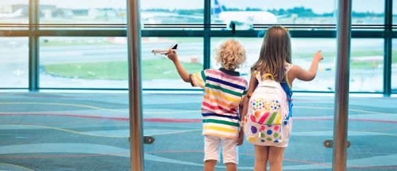 Recomandări utile pentru un zbor reușit împreună cu copiii