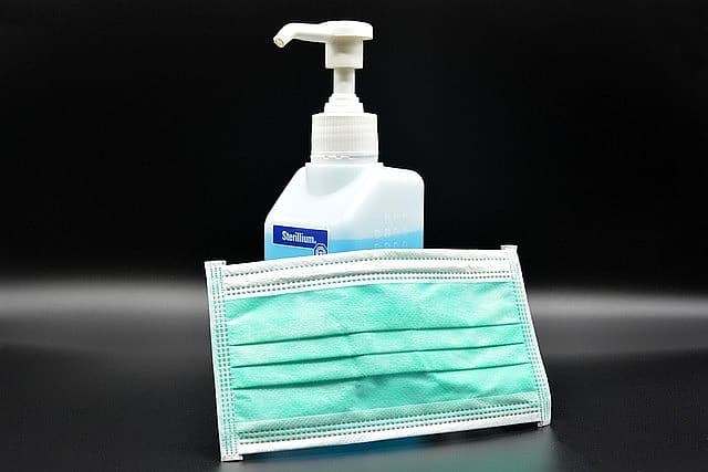 Desinfektionsmittel und Gesichtsmaske