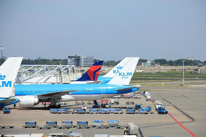 έ&nu;&alpha; &alpha;&epsilon;&rho;&omicron;&pi;&lambda;ά&nu;&omicron; &tau;&eta;&sigmaf; KLM &sigma;&tau;&eta;&nu; &pi;ύ&lambda;&eta;