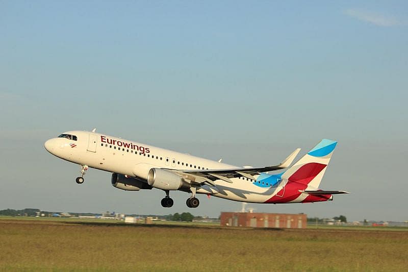 egy Eurowings rep&uuml;lőg&eacute;p felsz&aacute;ll&aacute;sa