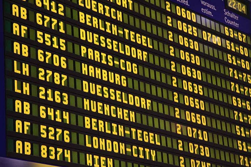  detalle del panel de informaci&oacute;n con el horario de los vuelos