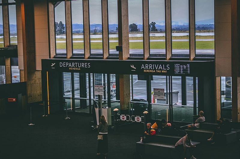 Ankunft und Abflug am Flughafen