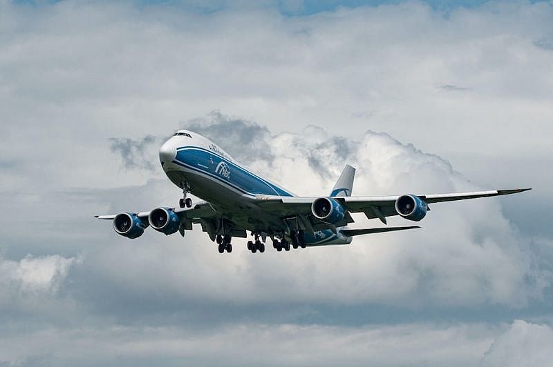 Flugzeug am Himmel