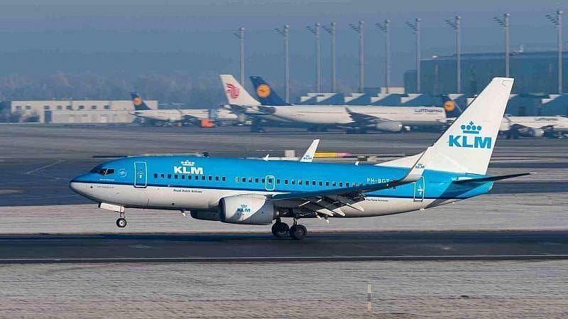 Genrebild &ouml;ver en KLM flygplan i f&auml;rd med att lyfta mot sin destination