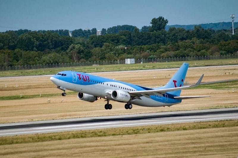 Genrebild &ouml;ver en TUI-flygplan p&aring; v&auml;g att landa