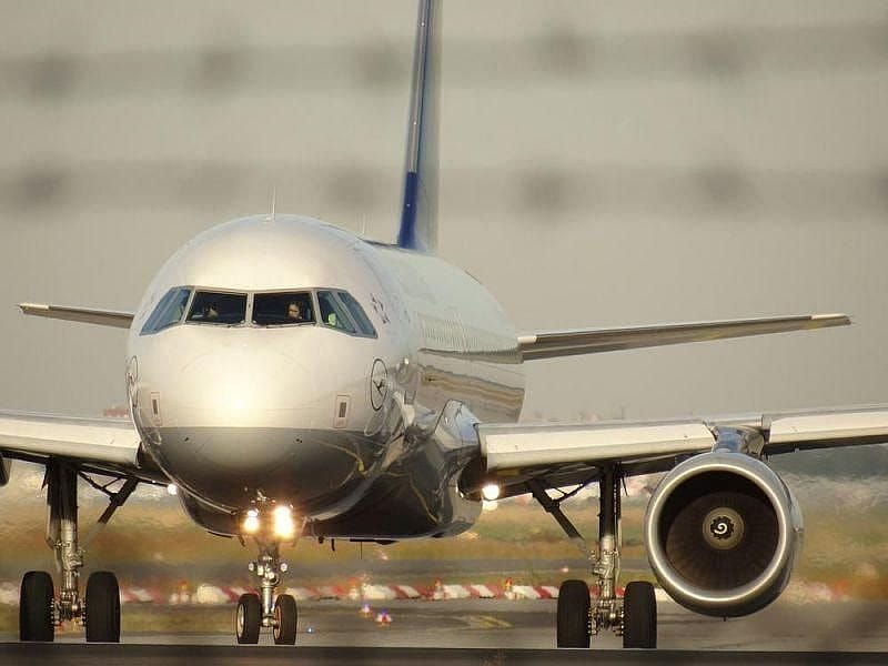 Genrebild &ouml;ver ett flygplan som f&ouml;rbereder sig f&ouml;r avg&aring;ng