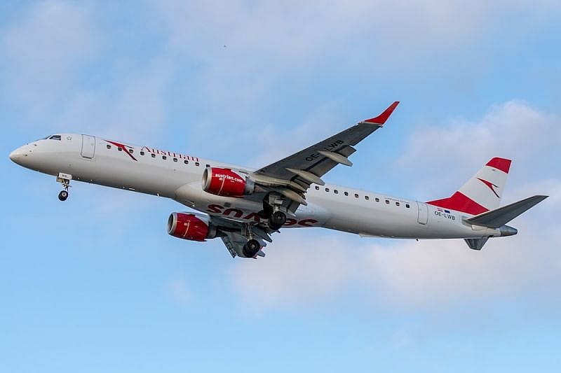 Samolot Austrian Airlines na niebie