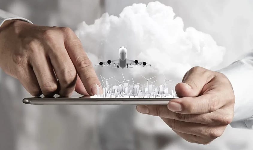 un hombre con su smartphone y un avi&oacute;n volador