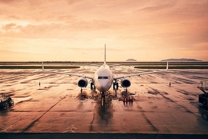 Avi&oacute;n esperando en Tenerife debido a retrasos en los vuelos.