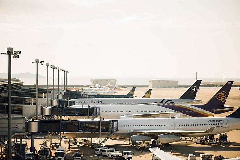Aviones parados por cancelaci&oacute;n de vuelo por condiciones meteorol&oacute;gicas