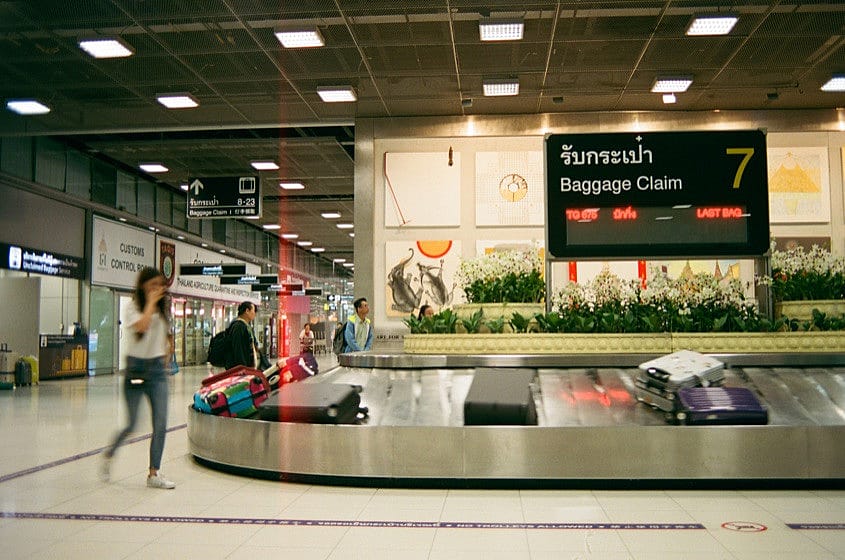 Mala acima do limite de bagagem no aeroporto