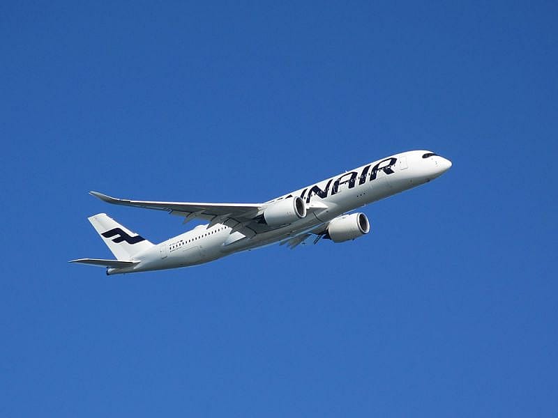 Aereo Finnair nel cielo
