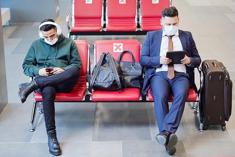 Pasajeros buscando informaci&oacute;n sobre la indemnizaci&oacute;n por cancelaci&oacute;n de vuelo por huelga de aerol&iacute;neas