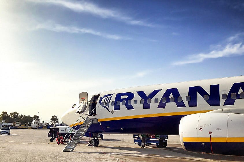 Ryanair avion na pisti aerodroma