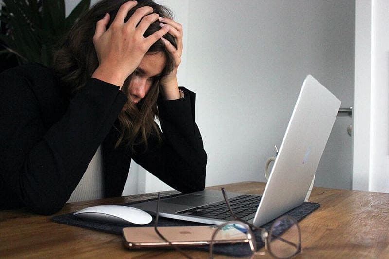 Woman checked and found out that her flight got canceled