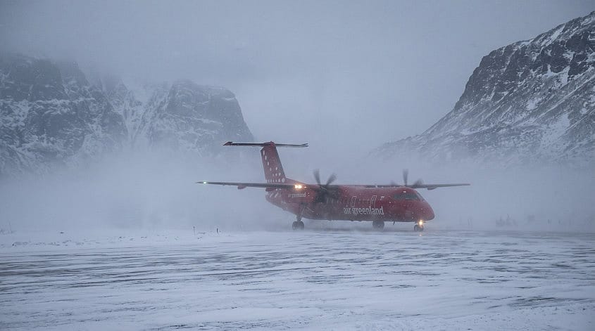 T&aring;ge en vinterdag i en lufthavn i Gr&oslash;nland