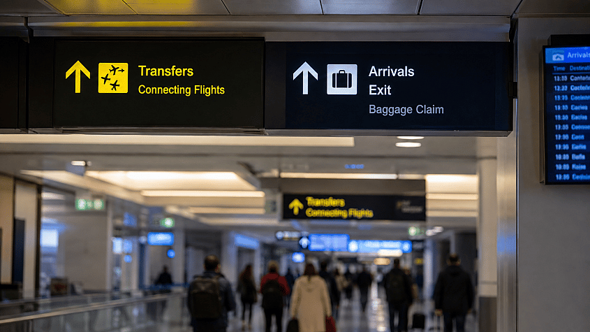 oznake tranzitne zone na aerodromu